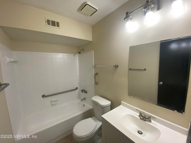 Building Photo - 1290 Wonderwood Dr