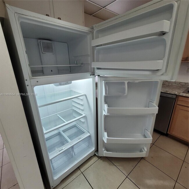 Building Photo - 10090 NW 80th Ct