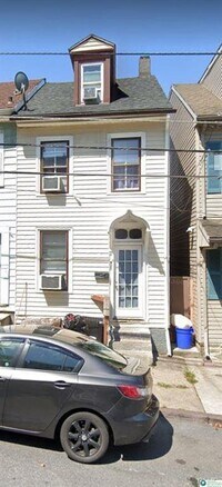 Building Photo - 125 S 9th St