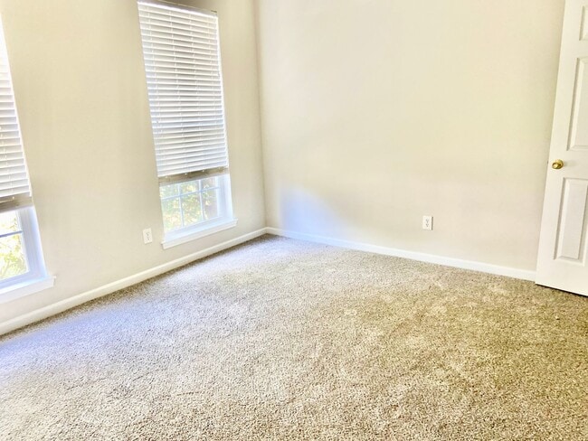 Building Photo - 1622 Baylor Dr