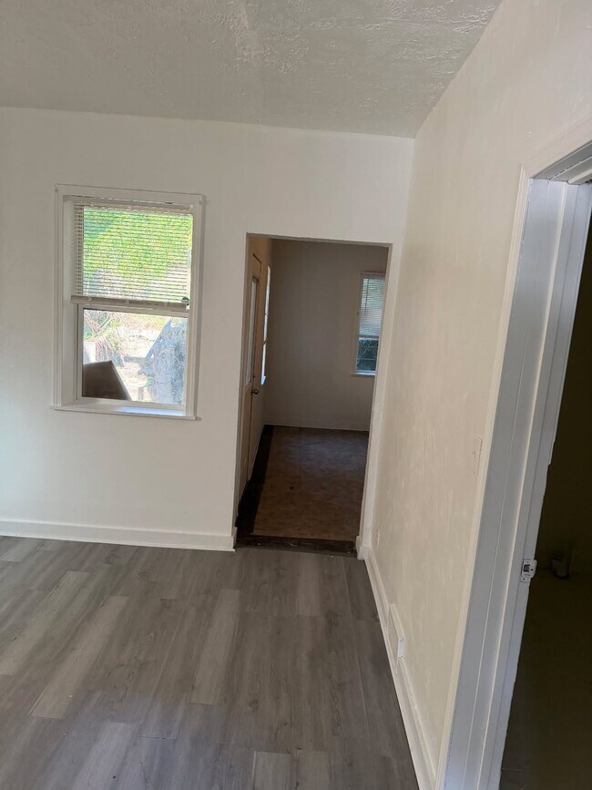 Building Photo - 730 Middle Ave