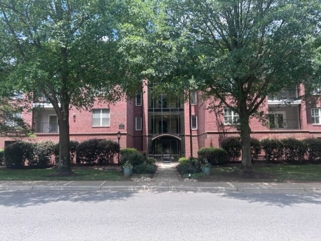 Primary Photo - 3 Bedroom Condo in Desireable Dilworth!