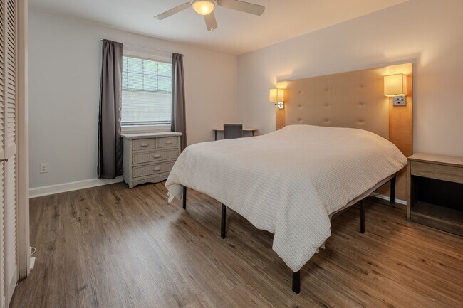 Building Photo - 290 Appleby Dr