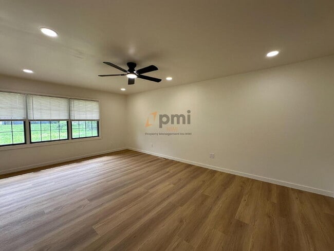 Building Photo - 2627 W 60th Dr