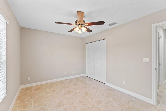 Building Photo - 440 SE Asbury Ln