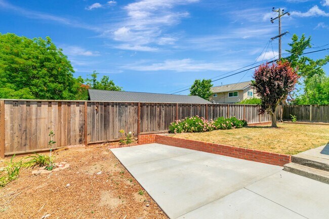 Building Photo - Move-In Ready Cambrian Gem – New Appliance...