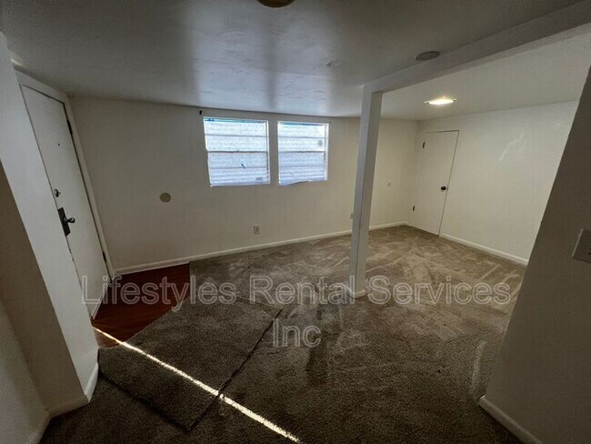 Building Photo - 3719 Mayflower St#C C