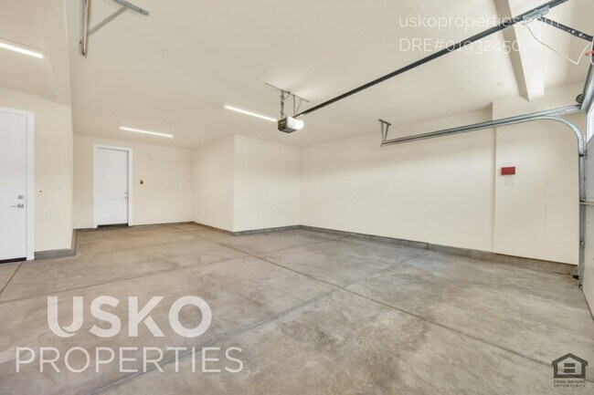 Building Photo - 7095 Soleil Wy