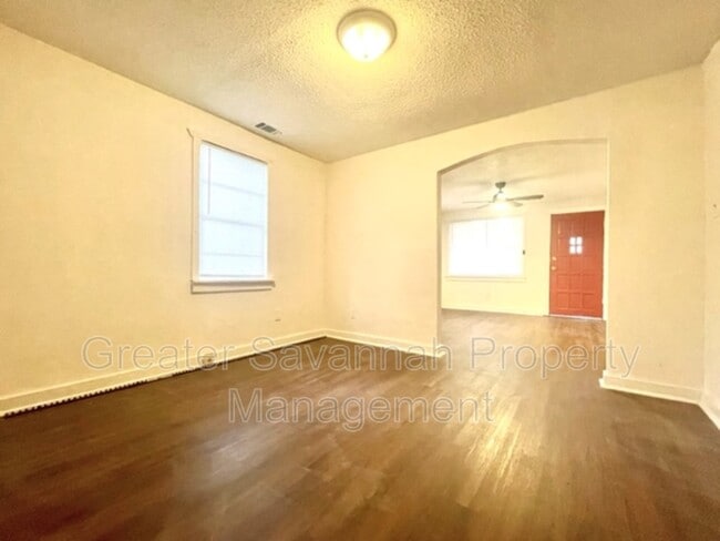 Building Photo - 1312 Love St