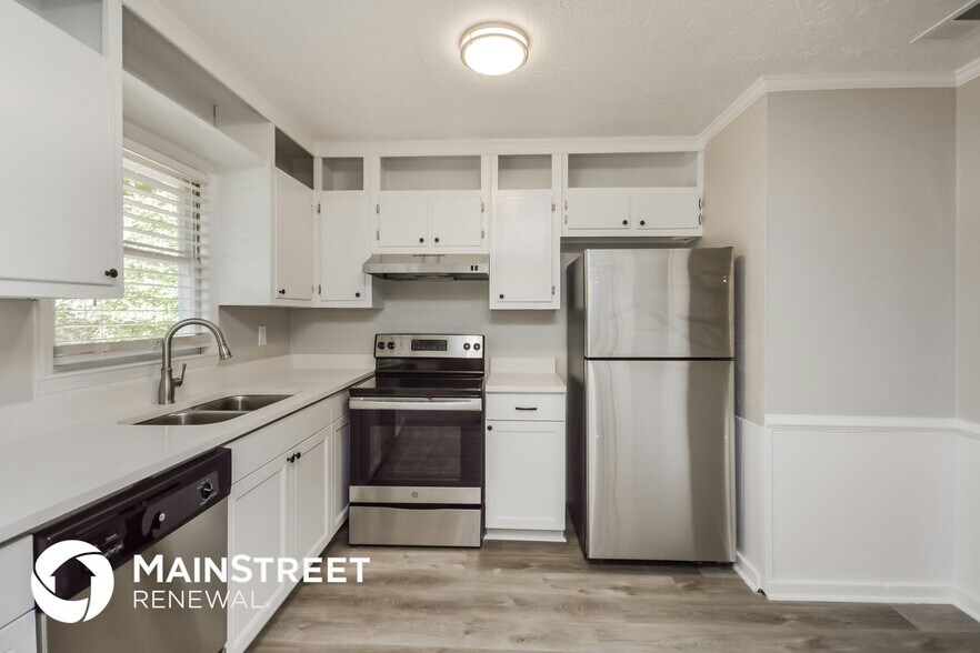 Building Photo - 883 Waterside Dr SE