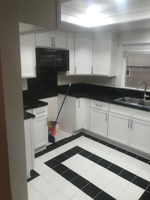 Building Photo - 623 N Juanita Ave