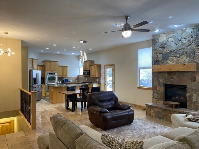 Building Photo - 11521 S Black Forest Dr