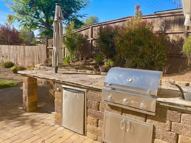 Building Photo - Great Escondido Rental