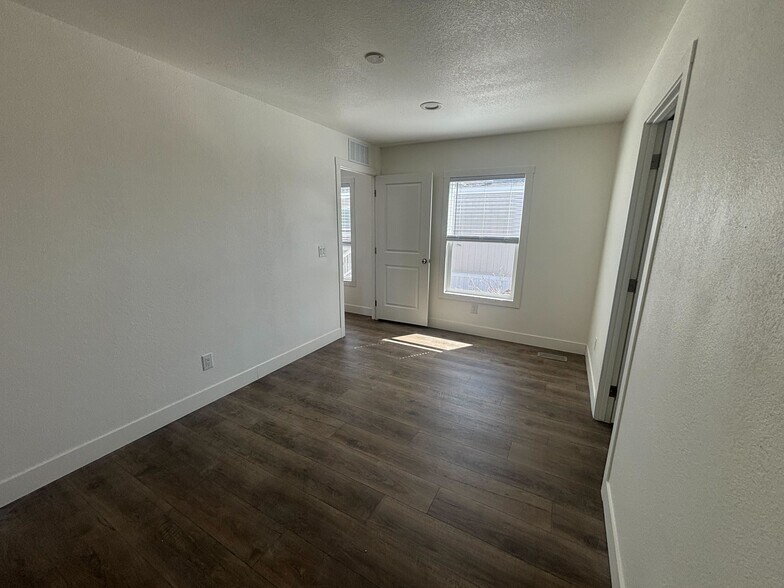 Building Photo - 2060 N Center St