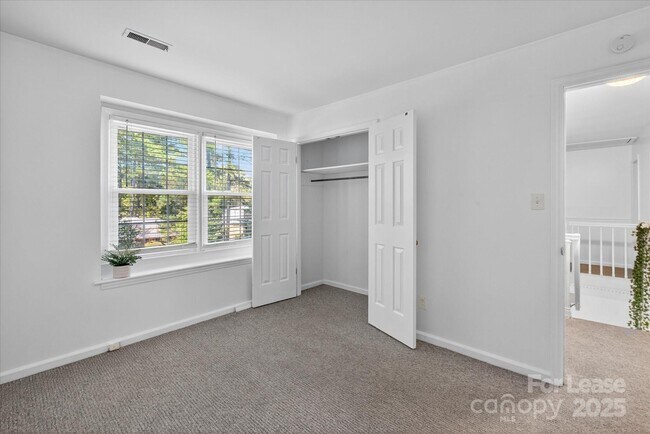 Building Photo - 10917 Blue Heron Dr