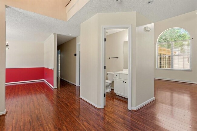 Building Photo - 14 Sandy Pond Ct