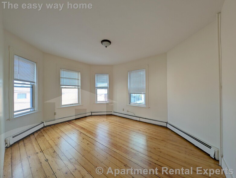 Primary Photo - 61 Webster Ave