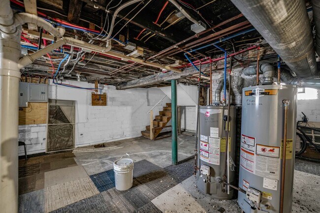 Building Photo - 1355 West Blvd
