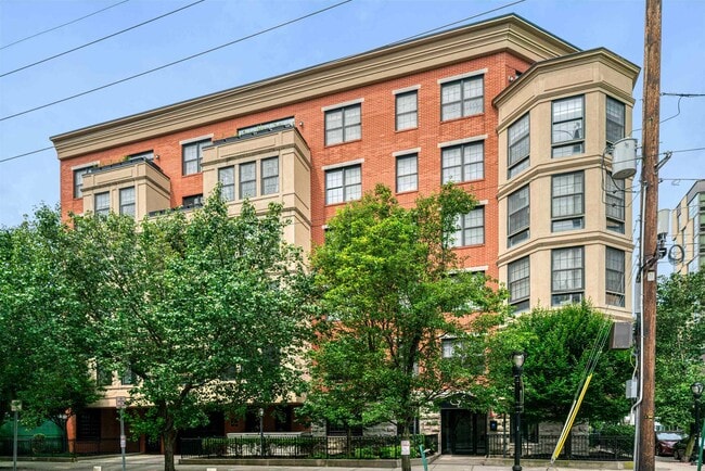 Building Photo - 830 Monroe St