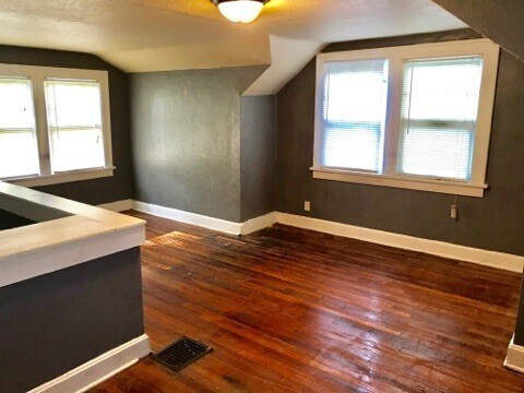 Building Photo - Delightful 3 bedroom home