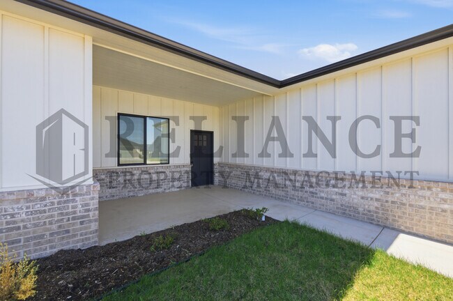 Building Photo - 601 Elmwood St