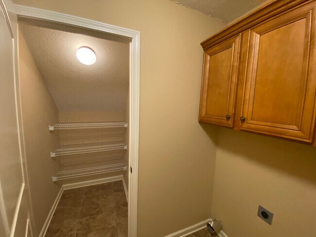Building Photo - BARTLETT RENTAL HOME 3 BEDROOM 2 BATHROOM WITH FENCED BACKYARD