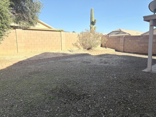 Building Photo - 3 bed/2 bath home on the north west side with garage and fenced yard