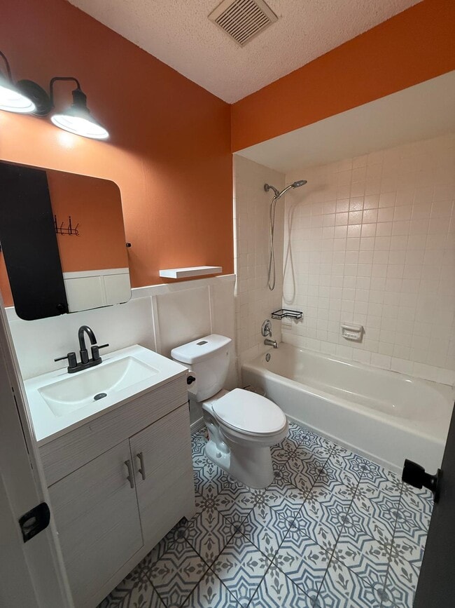 Building Photo - 11765 White Horse Rd