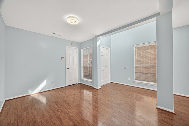 Building Photo - 6710 Bellaire Gardens Dr