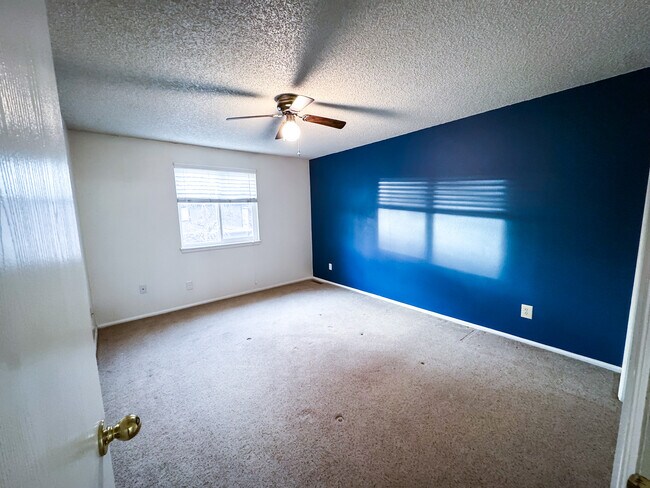 Building Photo - 220 E 8th Ave