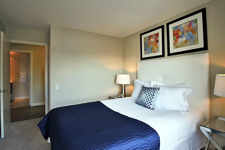 Building Photo - 32 E Pearson St