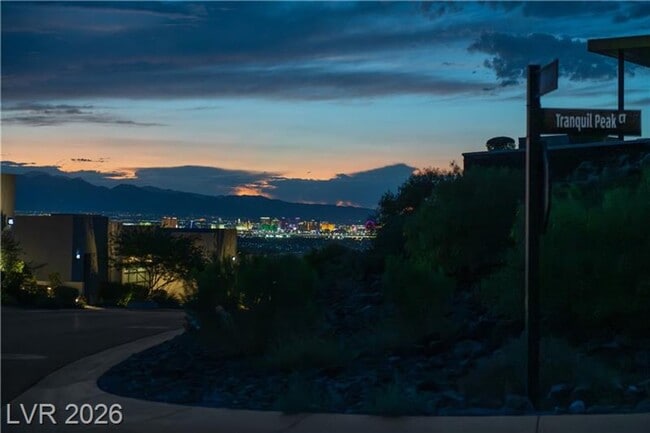Building Photo - Modern Tri-Story Home in McDonald Highlands
