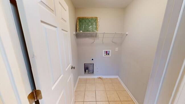 Building Photo - 4 Bedrooms in Established Hope Mills Community of West Hampton!