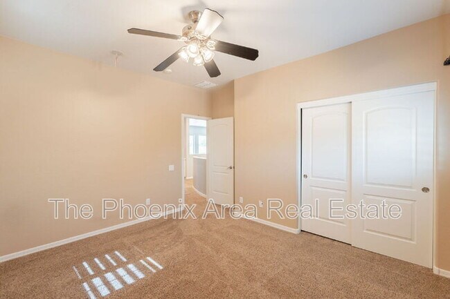 Building Photo - 716 E Runaway Bay Pl