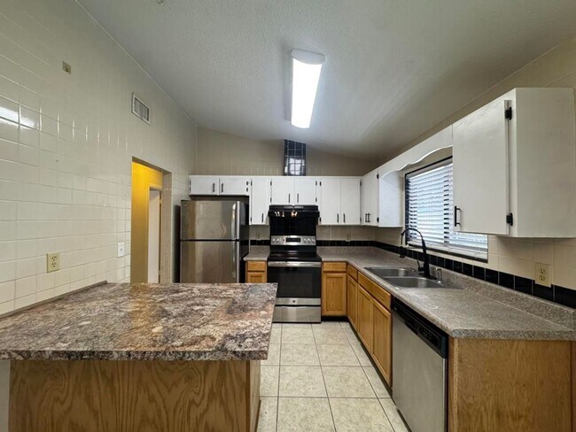 Building Photo - 40 Bluebird Ln