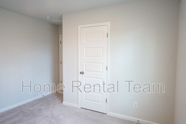 Building Photo - 111 Saltgrass Ln