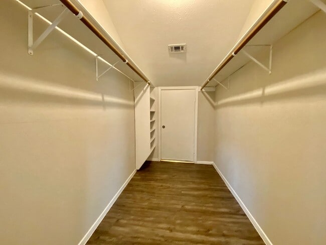 Building Photo - 7219 Scenic Brook Dr