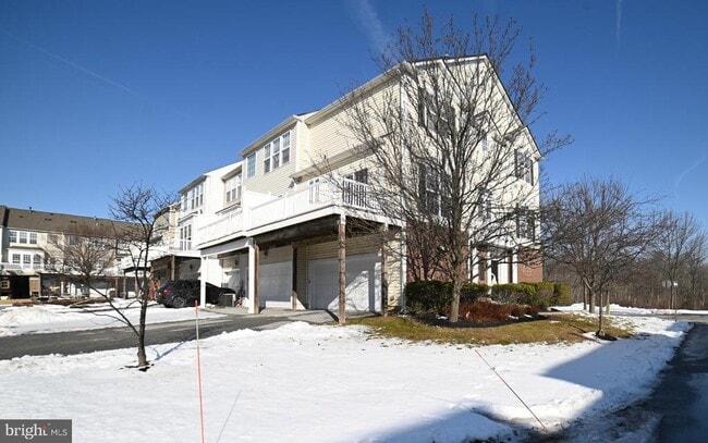 Building Photo - 1910 Cavalier Ln