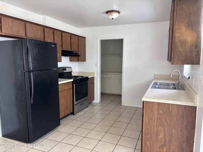 Building Photo - 2376 Dakota Dr