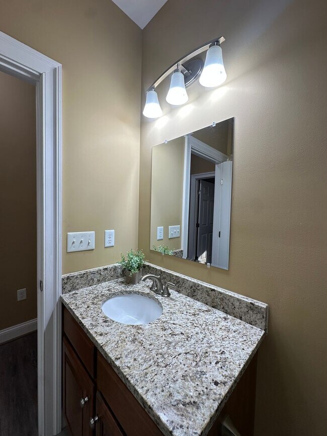 Building Photo - Lovely Custom Built Home with 2 Car Garage and Lots of Privacy