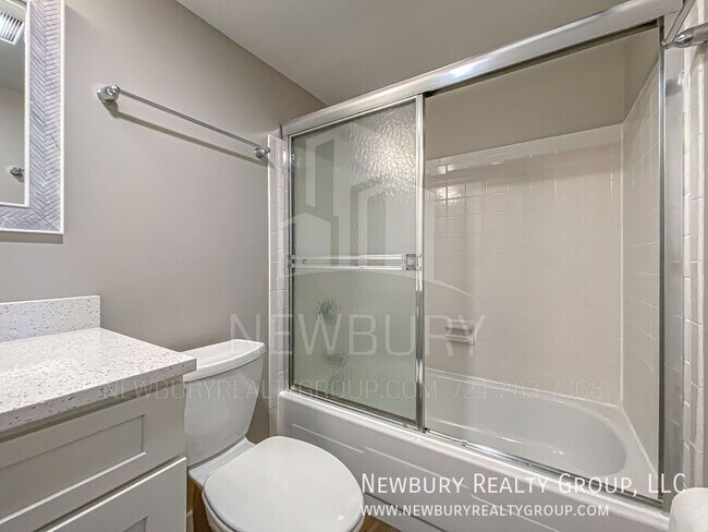 Building Photo - 530 N Main St