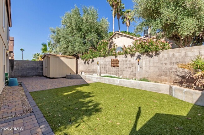 Building Photo - 518 E Kerry Ln