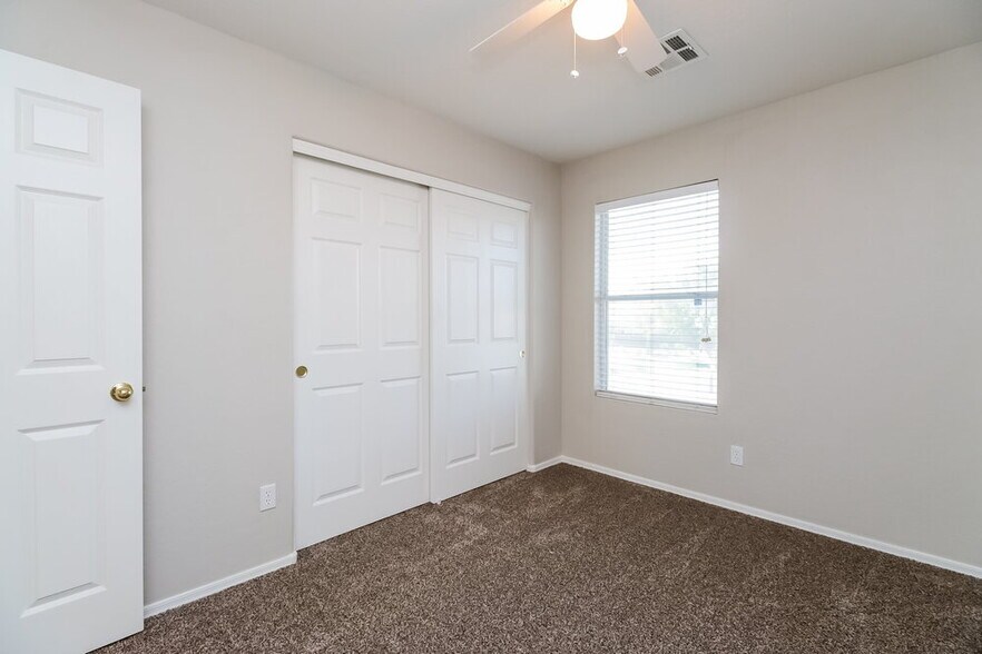 Building Photo - 14892 W Laurel Ln