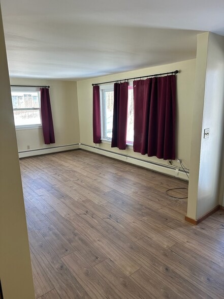 Building Photo - 686 S Windsor St