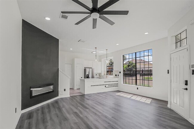 Building Photo - 8888 Benning Dr