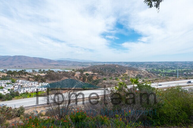 Building Photo - 2 BR/ 2 BA  862 SQFT Spring Valley Condo