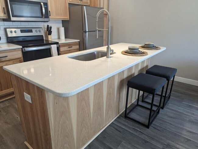 Building Photo - 480 Division St