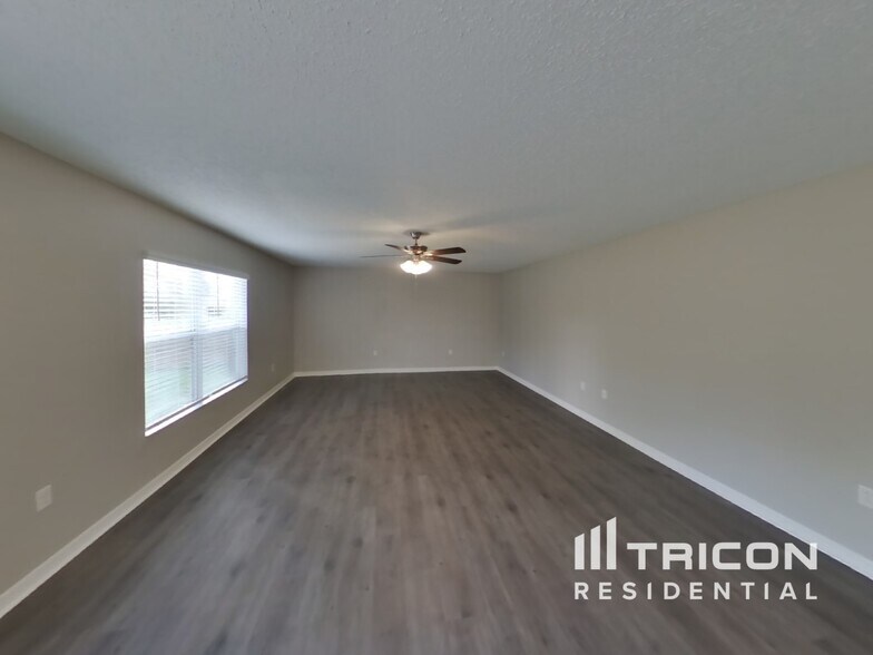 Building Photo - 13085 Siam Dr
