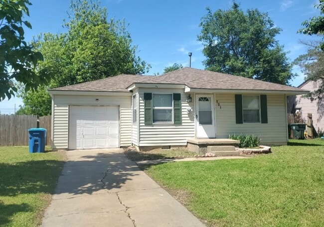 Primary Photo - 2 Bed 1 Bath 1 Car Garage in the Bill Atki...