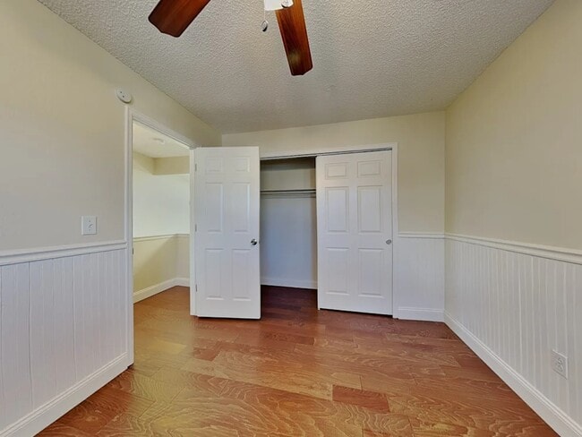 Building Photo - 21905 Saddlebrook Ct